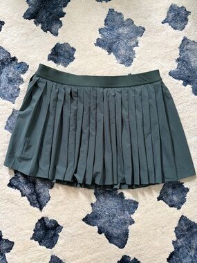 Lululemon - Pleated Skirt w/shorts